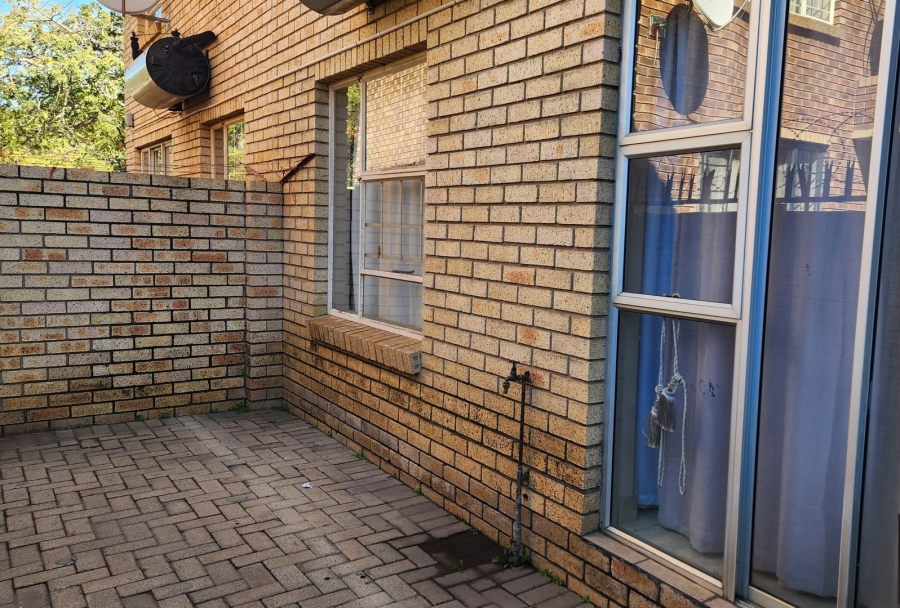 2 Bedroom Property for Sale in Lower Bo-dorp North West